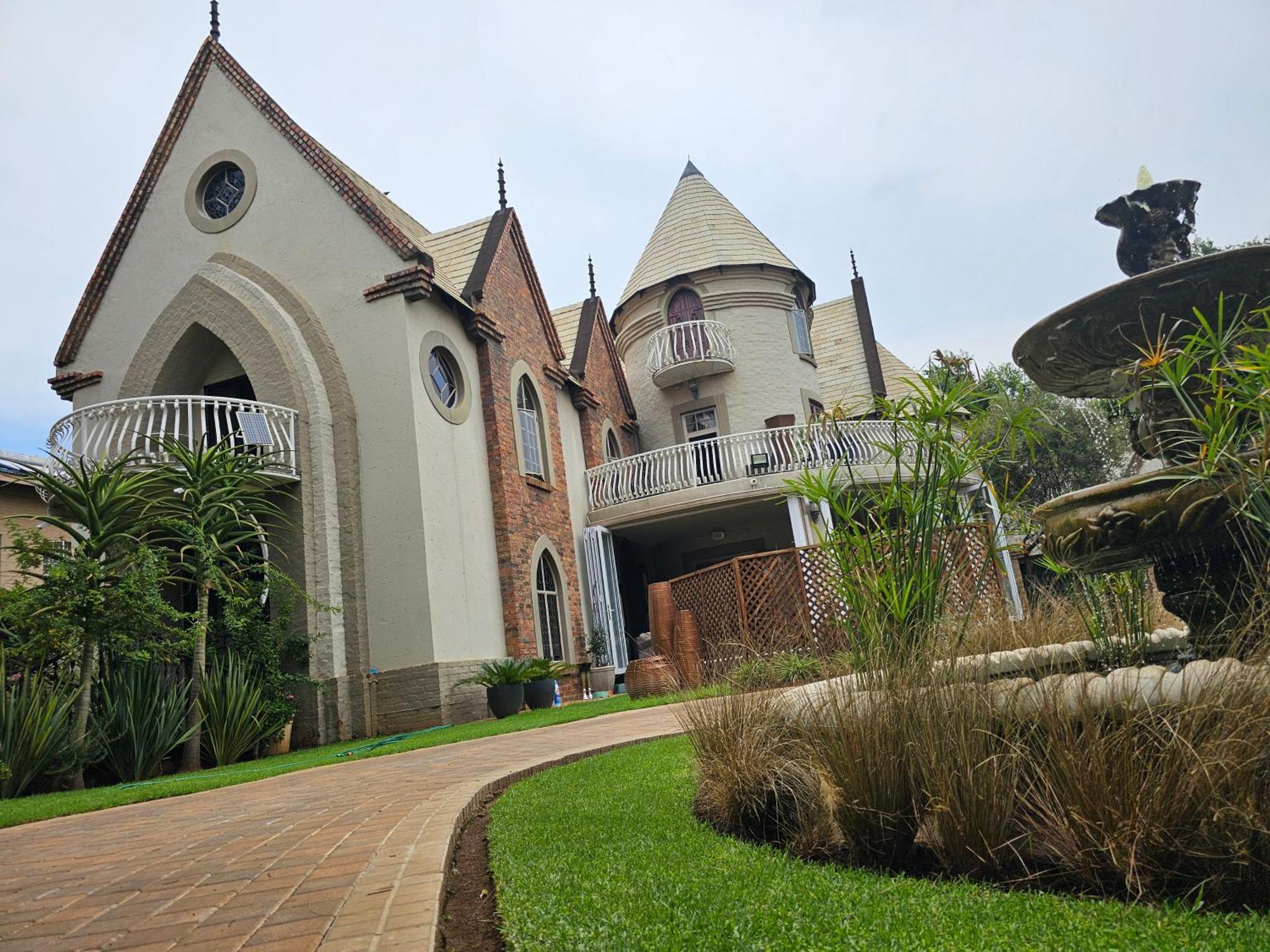 Castle Home Centurion Exterior photo